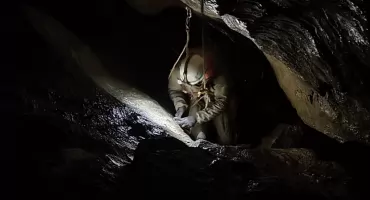 Nocna akcja TOPR w Jaskini Czarnej. Ratownicy ruszyli na pomoc czterem grotołazom