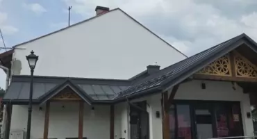 Stuletni budynek PTTK w Krościenku nad Dunajcem pięknieje w oczach, a jego mury szepczą historię…..