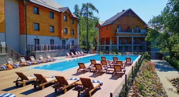 Najlepszy resort w górach na letnie wakacje z rodziną – gdzie warto pojechać?