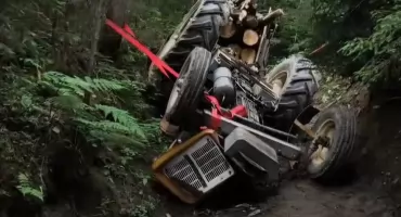 Policja podaje szczegóły tragicznego wypadku podczas zwózki drewna. Nie żyje 78-latek