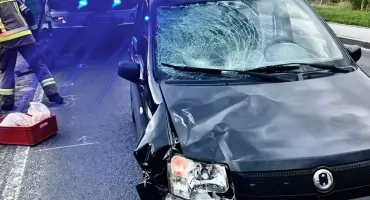 Policja podała informacje po groźnym zderzeniu rowerzysty z samochodem na zakopiance w Poroninie
