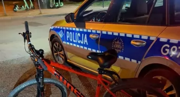 Pojechał po piwo, trafił do więzienia. Policja zatrzymała poszukiwanego rowerzystę