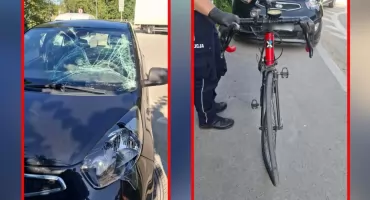 Policja informuje o porannej kolizji w Zakopanem. Rowerzyści jechali pod prąd, jeden uderzył w samochód