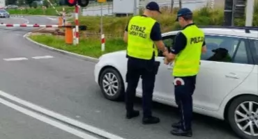 Kontrole na przejeździe w Chabówce. Policja i SOK przypominały o bezpieczeństwie