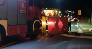 Policjanci ustalili wstępny przebieg zdarzenia. Motocyklista z poważnymi obrażeniami trafił do szpitala