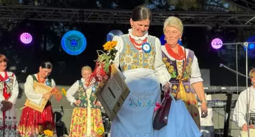 Gaździna Roku 2026 wybrana. Jeździ traktorem, odśnieża drogi i pomaga kierowcom