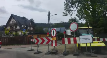 Na Kasprusiach rozpoczyna się układanie asfaltu - ulica zamknięta na czas prac