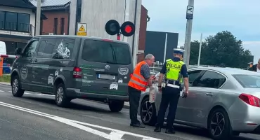 Bezpieczniej na przejeździe kolejowym w Nowym Targu. Policjanci przypominali o zasadach