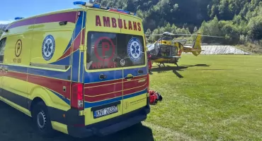 Wypadek przy ul. Skotnickiej w Szczawnicy. Na miejsce wezwano śmigłowiec LPR