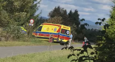 Kolejny wypadek na ścieżce rowerowej w Podczerwonem - rowerzystka uderzyła w słupek