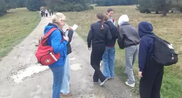 Młodzież ruszyła śladami orawskich legend. Literacki spacer na Marysiną Polanę