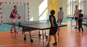 Młodzi zawodnicy rywalizowali przy stołach w Sromowcach Niżnych