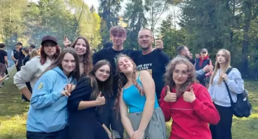 Jesienny rajd uczniów z Nowego Targu. Gorczańskie szlaki, piękne widoki i wspólna zabawa